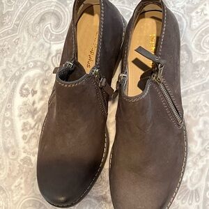 Women’s Brown Hush Puppy Booties!